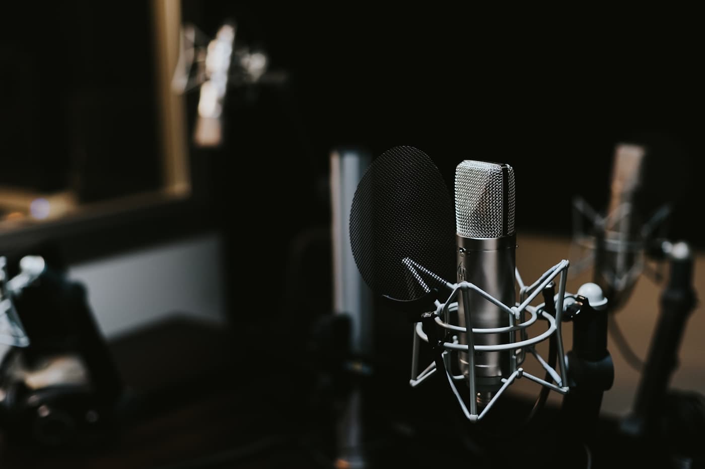 Studio microphone - real-time voice AI agent